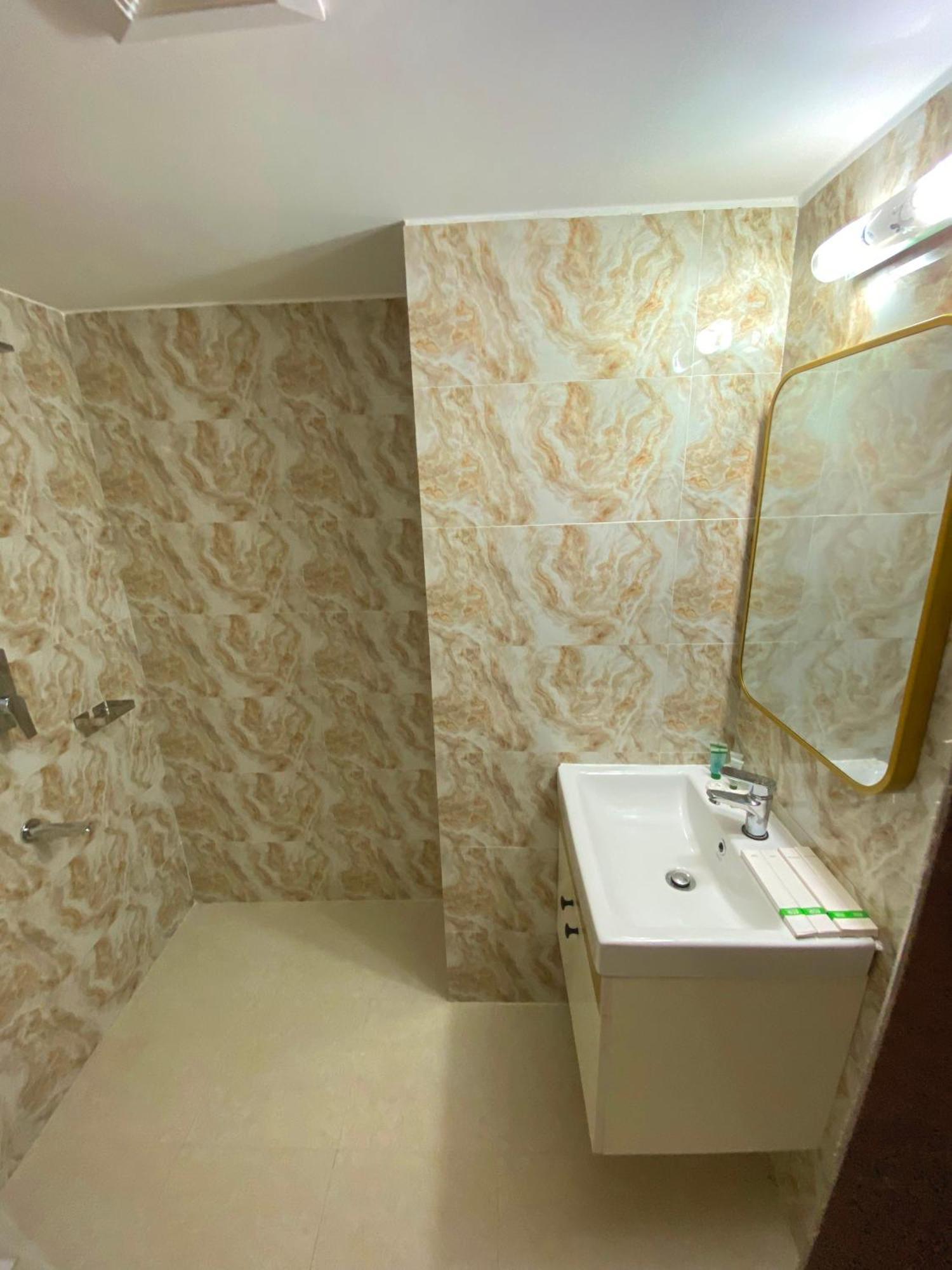 Noakhali Hotel Valentino מראה חיצוני תמונה