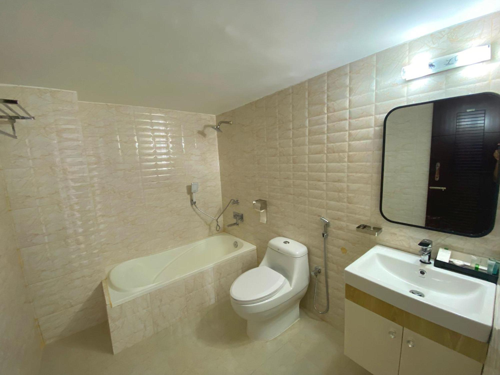 Noakhali Hotel Valentino מראה חיצוני תמונה