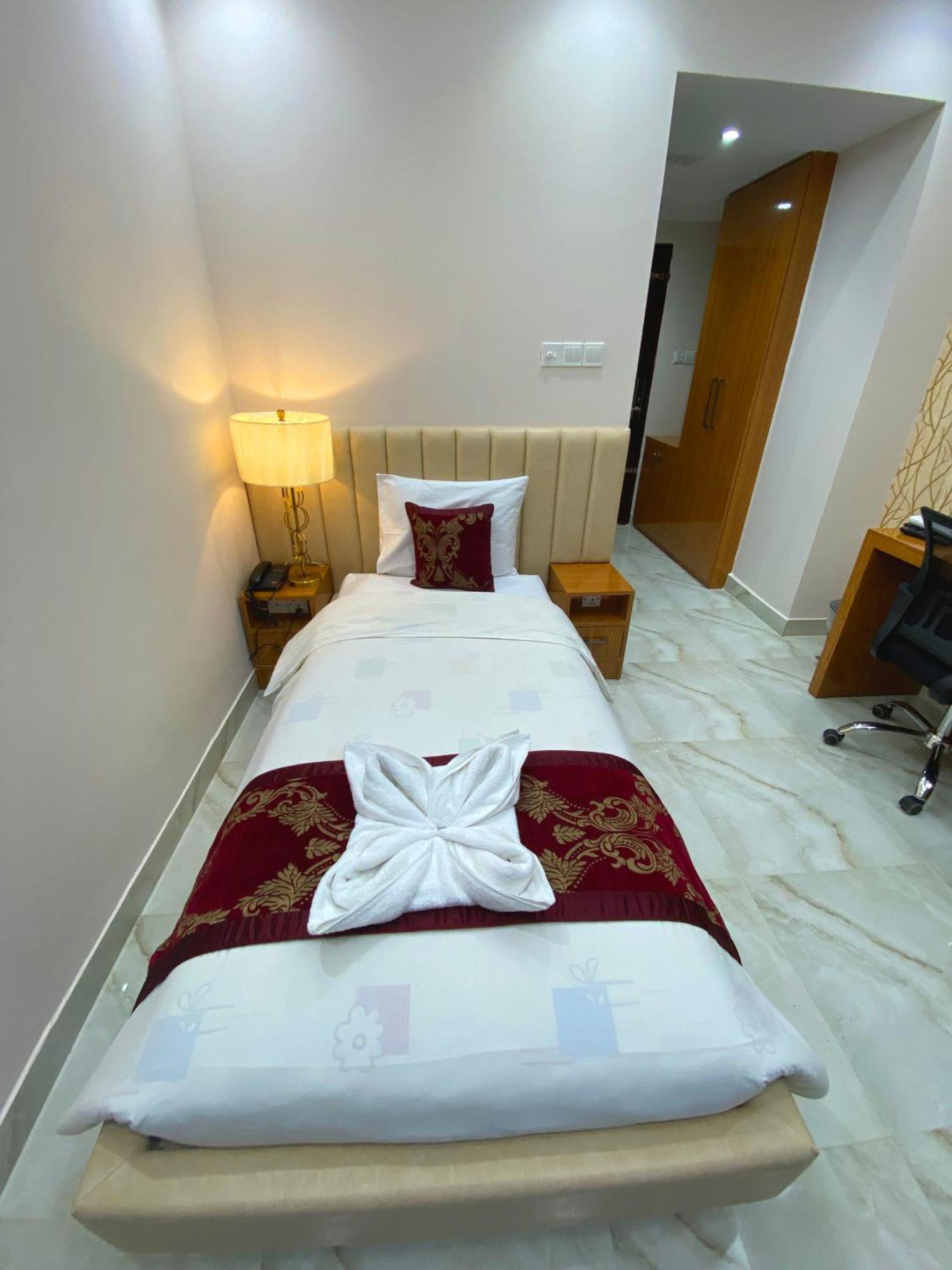 Noakhali Hotel Valentino מראה חיצוני תמונה